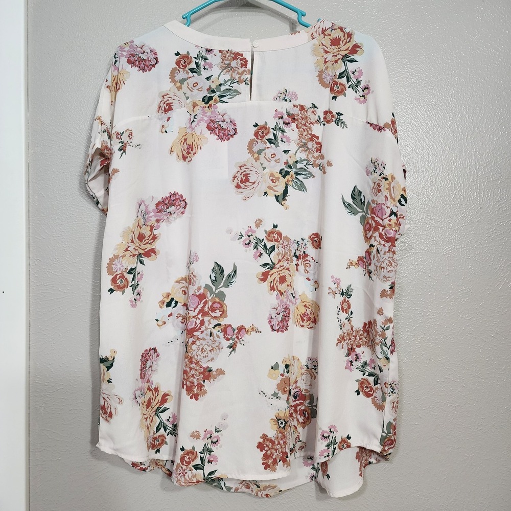 Buffalo David Bitton Women's Short Sleeve XL Blouse with Patch Pocket Floral - Picture 2 of 9